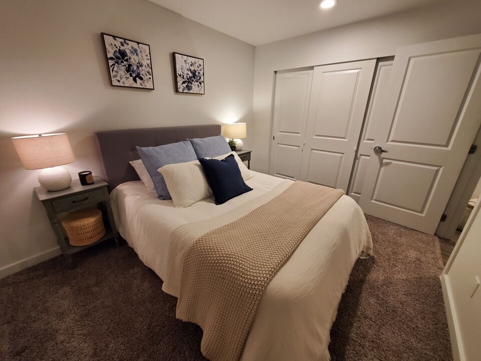 Lynwood Commons in Bainbridge Island, WA - Foto de edificio