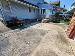 29 Lenox Ave in Westbury, NY - Building Photo - Building Photo