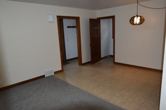 1129 N Elm St in Fairmont, MN - Building Photo - Building Photo