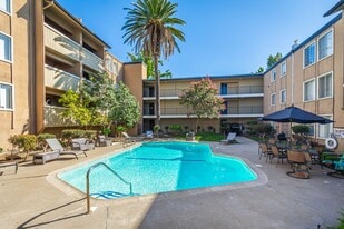 The Elms Apartments in Sacramento, CA - Building Photo