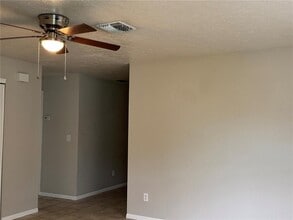 5644 Silver Spur Dr in Holiday, FL - Building Photo - Building Photo