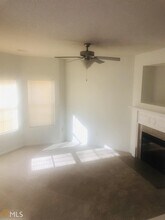 8220 Oakley Cir in Union City, GA - Foto de edificio - Building Photo