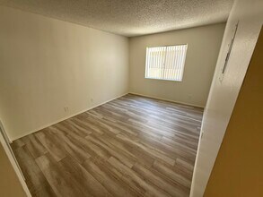 15020 Burbank Blvd in Los Angeles, CA - Building Photo - Building Photo