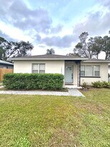 1050 Nokomis St in Clearwater, FL - Building Photo