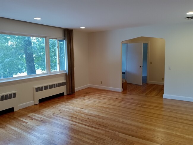 60 Brookline St, Unit 2 in Chestnut Hill, MA - Building Photo - Building Photo