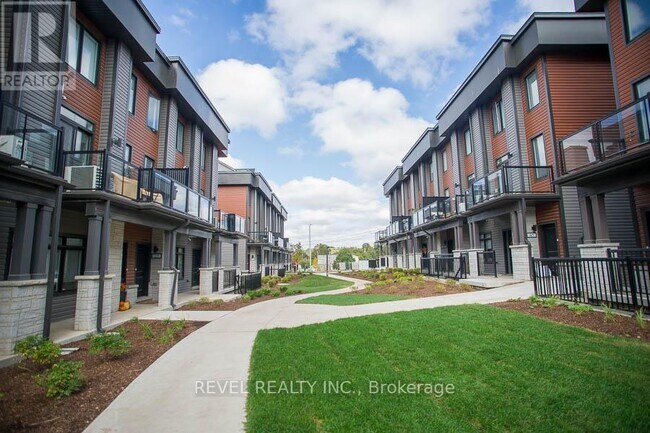 2-22 Willow St in Brant, ON - Building Photo - Building Photo