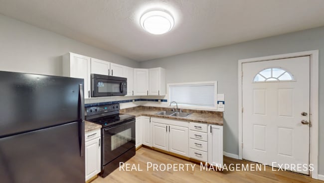 property at 607 N Franklin Ave