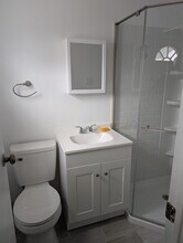 136 Duffy Ave in Hicksville, NY - Foto de edificio - Building Photo