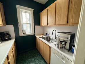 42 Gibbens St, Unit 2 in Somerville, MA - Foto de edificio - Building Photo