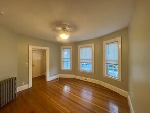 106 Highland Ave, Unit #2 in Somerville, MA - Foto de edificio - Building Photo