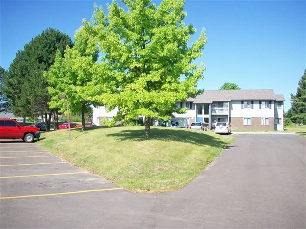 Village Pointe Apartments in Dundee, MI - Building Photo - Building Photo