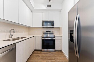 1500 Bay Rd in Miami Beach, FL - Building Photo - Building Photo