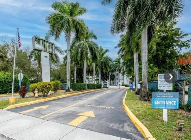 494 NW 165th St in Miami, FL - Building Photo - Building Photo