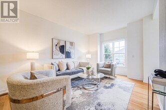 1085 Harrogate Dr in Hamilton, ON - Building Photo - Building Photo