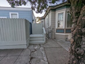 121 Santa Fe Ave, Unit A in Richmond, CA - Foto de edificio - Building Photo