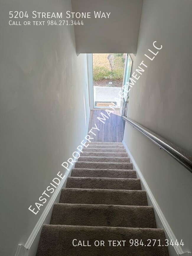 5204 Stream Stone Way in Raleigh, NC - Building Photo - Building Photo