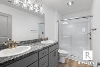 362 Beechwood Way in Medford, OR - Foto de edificio - Building Photo