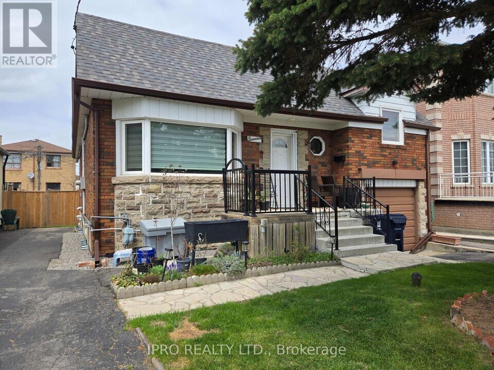 10 Lonborough Ave in Toronto, ON - Building Photo