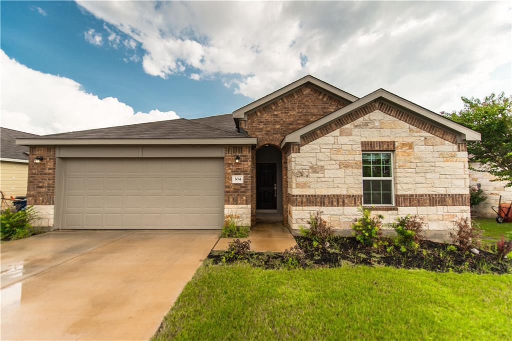 304 Sassafras St in Hutto, TX - Building Photo