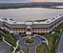 10 Shore Rd in Glenwood Landing, NY - Building Photo - Building Photo