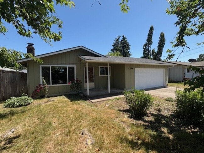 579 48th St in Springfield, OR - Building Photo - Building Photo