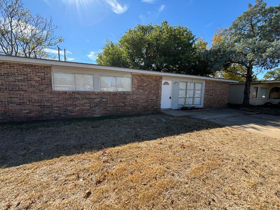 2719 66th St in Lubbock, TX - Building Photo