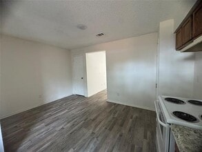 638 S Rogers Rd in Irving, TX - Building Photo - Building Photo