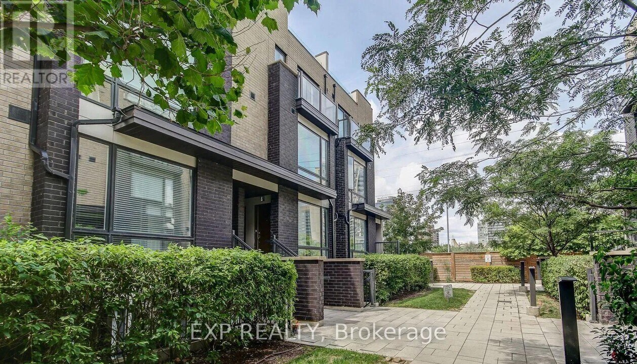 30 Fieldway Rd in Toronto, ON - Building Photo