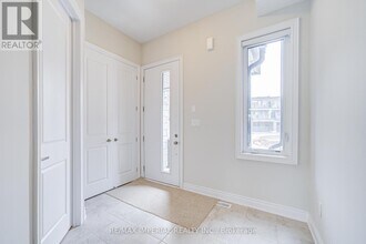 3039 Perkins Way in Oakville, ON - Building Photo - Building Photo