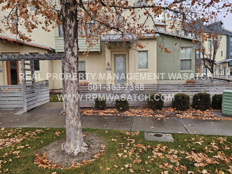 11367 S Oakmond Rd in South Jordan, UT - Building Photo