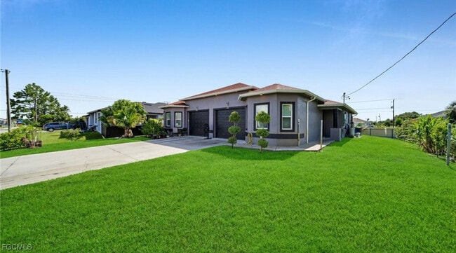 320 Homer Ave S in Lehigh Acres, FL - Building Photo - Building Photo