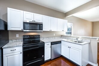 1115 N Paddock Ave in Stephenville, TX - Building Photo - Building Photo