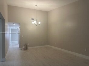 10830 SW 72nd St in Miami, FL - Building Photo - Building Photo