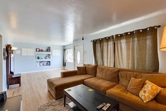 6824 Harvala St in San Diego, CA - Foto de edificio - Building Photo