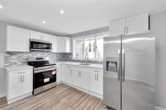 178 S Ocean Ave in Patchogue, NY - Building Photo - Building Photo