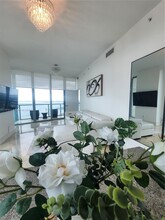 888 Biscayne Blvd in Miami, FL - Building Photo - Building Photo