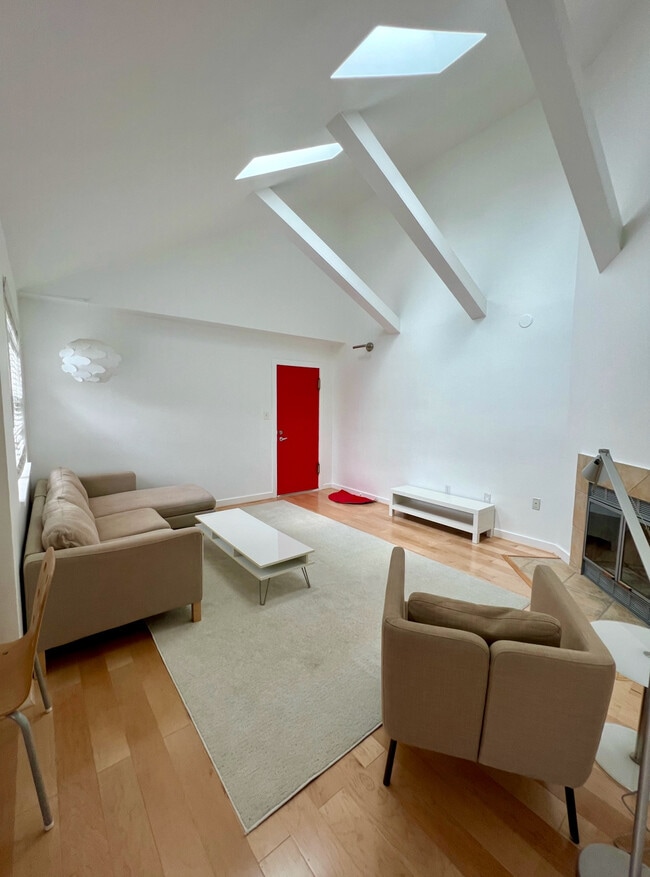 property at 2111 N Scott St