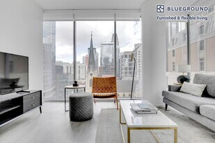 8 E Huron St in Chicago, IL - Building Photo