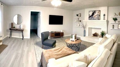 513 Arnold Mill Rd in Woodstock, GA - Building Photo - Building Photo