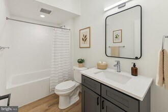 610 S 6th St-Unit -4A in Philadelphia, PA - Building Photo - Building Photo