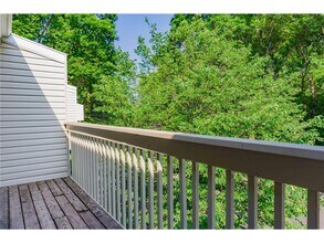 17494 Pond Cir in Eden Prairie, MN - Building Photo - Building Photo