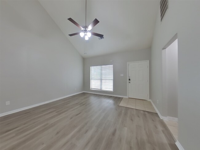 21214 Peachvine Ln in Tomball, TX - Building Photo - Building Photo