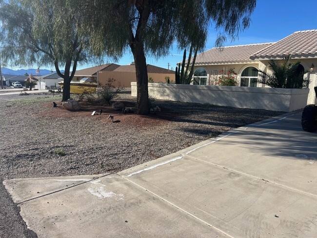 3691 Tarpon Dr in Lake Havasu City, AZ - Building Photo - Building Photo
