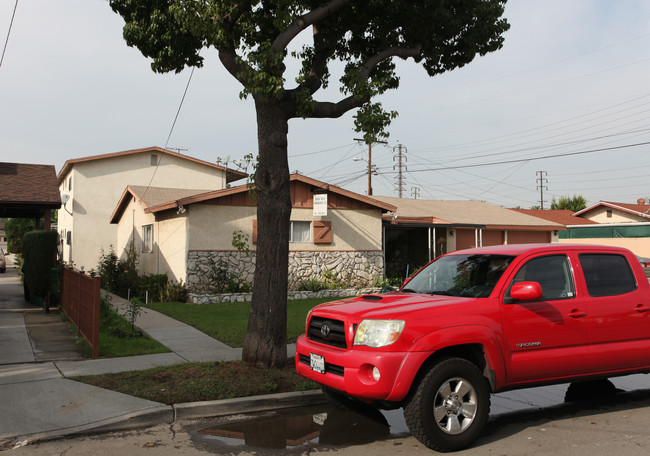 6221 Corona Ave in Bell, CA - Building Photo - Building Photo