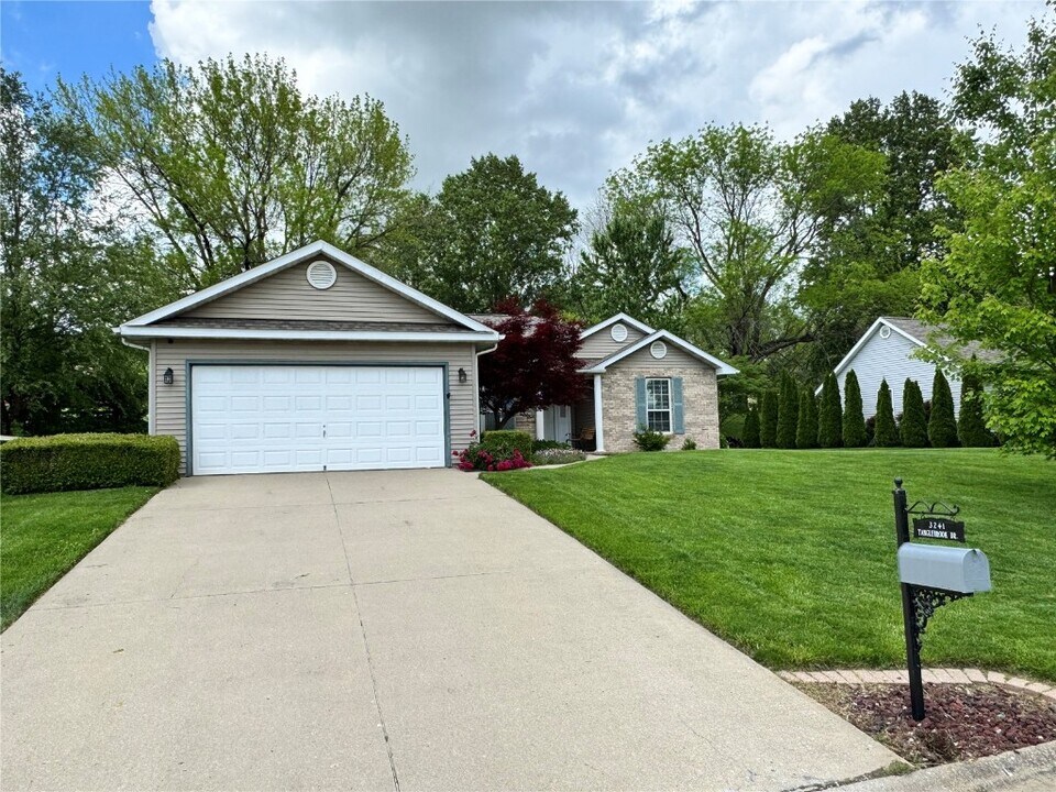 3241 Tanglebrook Dr in Belleville, IL - Foto de edificio