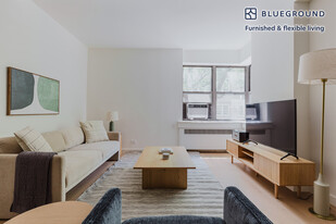 231 E 76th St in New York, NY - Building Photo