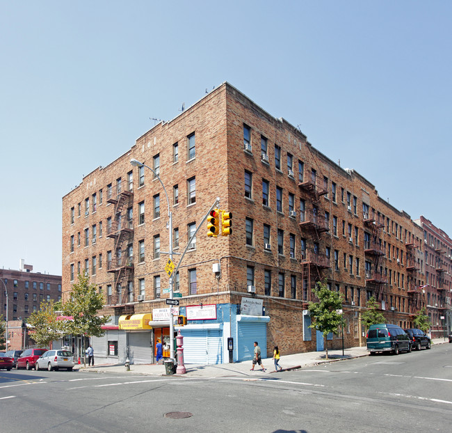 1105 Elder Ave in Bronx, NY - Foto de edificio - Building Photo