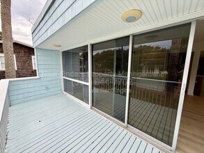 222 7th St in Atlantic Beach, FL - Foto de edificio - Building Photo