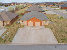 109 Holland Dr in Clarksville, TN - Building Photo