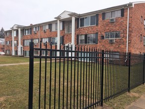 Colonial Manor Apartments in Detroit, MI - Building Photo - Building Photo